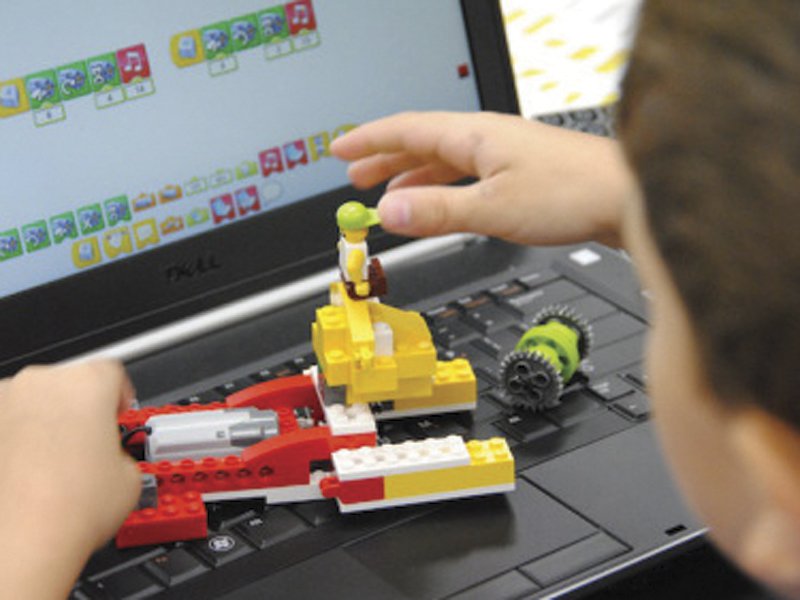 Hero Image - Jr LEGO Robotics - Equipment.jpg